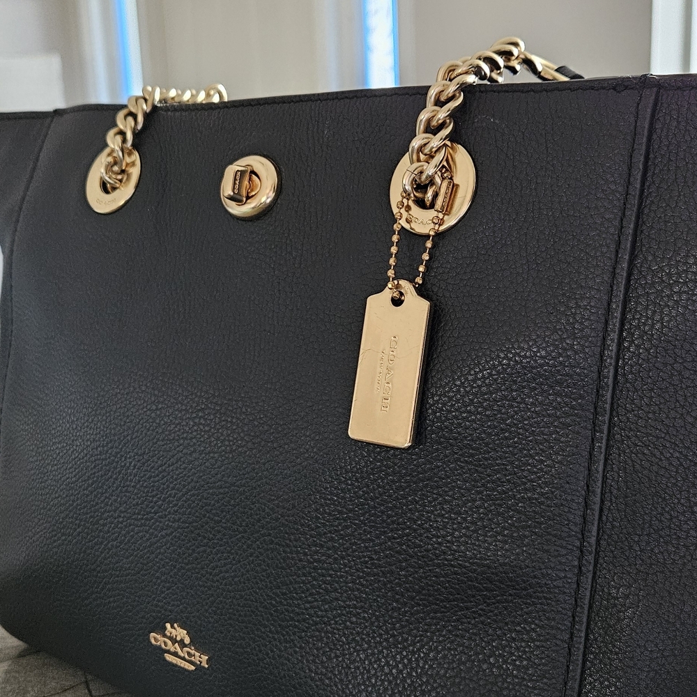Coach Turn-Lock Chain Leather Tote Bag 2022 - Picture 3 of 16